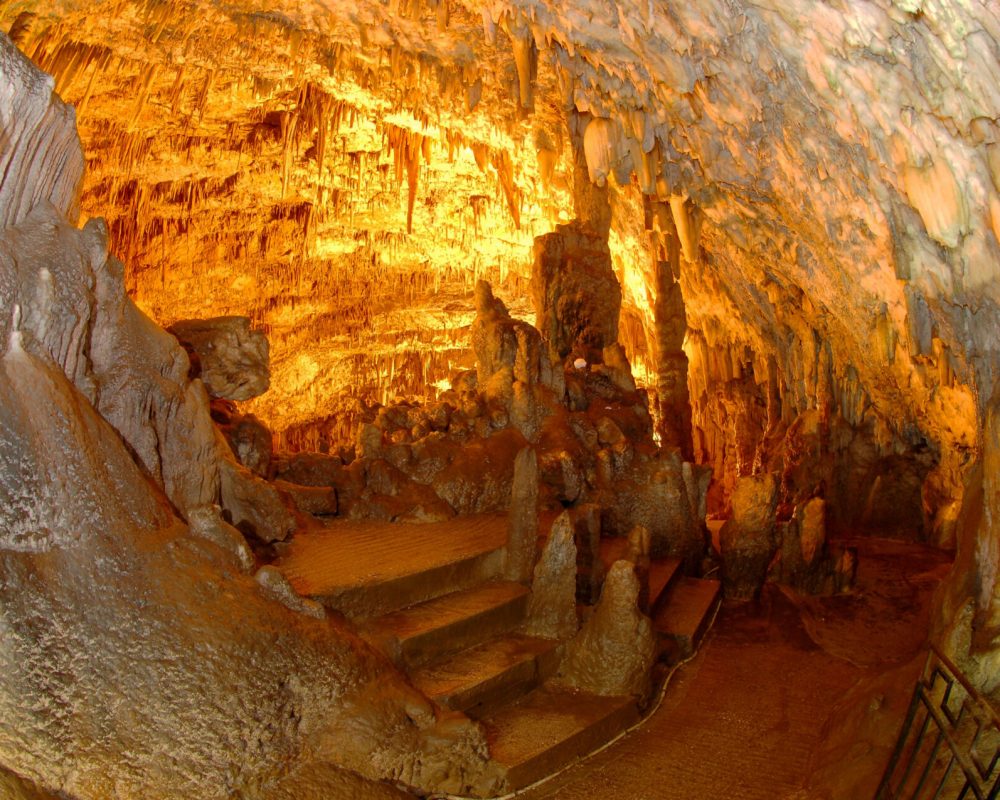 Drogarati Cave